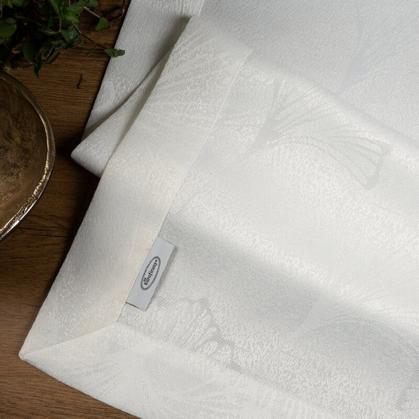 Nadstolnjak 40x200 otporan na mrlje ukrašen jacquard uzorkom lišća ginka i ukrasnim rubom Diana