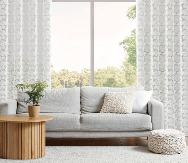 Bijela mrežasta zavjesa ukrašena cvijećem i malim 3D perlicama, 140x250 cm- JASMIN Eva Minge