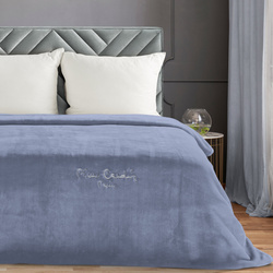 Debela deka CLARA 220x240 s izvezenim logotipom PIERRE CARDIN 700 GSM