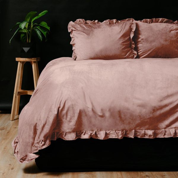 Baršunasta posteljina s volanima 200x220, mekana i topla Velvet Ruffles