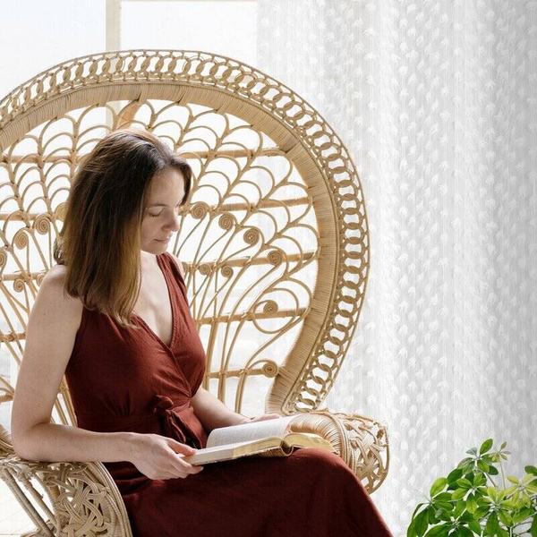 EVA MINGE gotova zavjesa 135x250 od šifonske tkanine ukrašena pomponima s dodatkom sjajnog konca AURELIA 