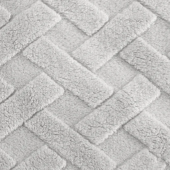 Flano deka 220x200 ukrašena reljefnim uzorkom CARO