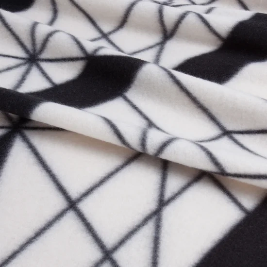 Deka s geometrijskim printom 150x200 Geo1