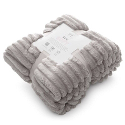 Flano deka 220x200 ukrašena reljefnim uzorkom s 3D efektom SOFT