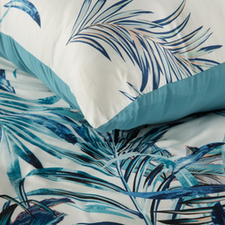 Bijela posteljina od mikrovlakana s printom plavog egzotičnog lišća 140x200 D91 Pilar