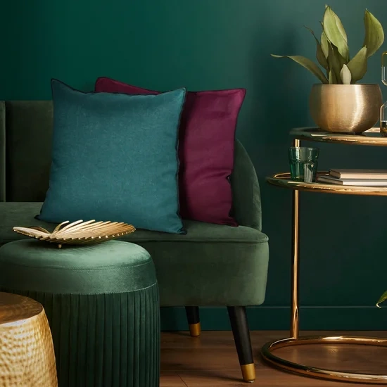 Jednobojna jastučnica od prirodne lanene tkanine, obrubljena crnim koncem 45x45 