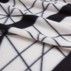 Deka s geometrijskim printom 150x200 Geo1