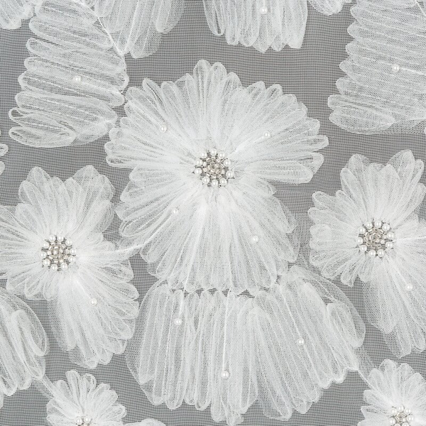 Bijela mrežasta zavjesa ukrašena cvijećem i malim 3D perlicama,, 140x250 cm, rupice - JASMIN 2 Eva Minge