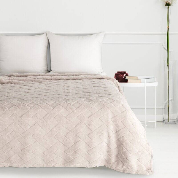 Flano deka 170x210 ukrašena reljefnim uzorkom CARO