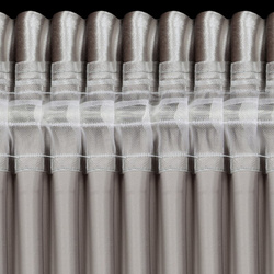 Srebrna zavjesa od sjajnog baršuna 140x270 cm traka - CAMERON