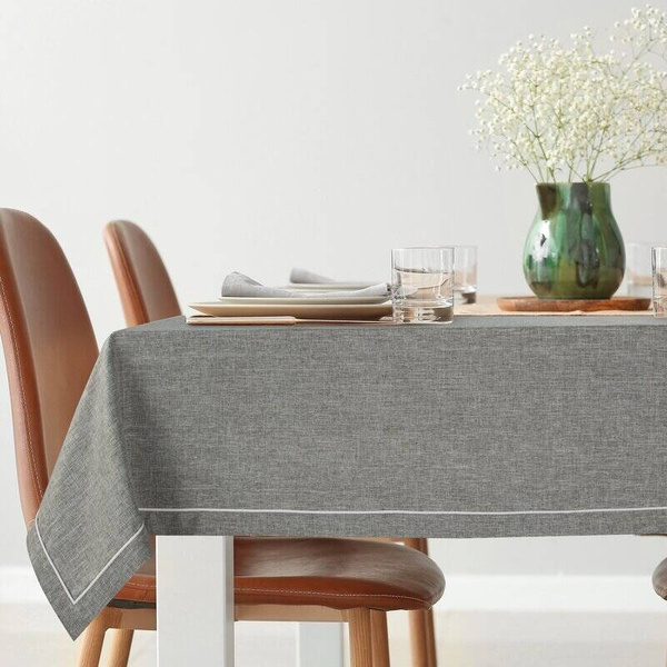 Stolnjak 140x220 u sivoj boji ukrašen rubom Megi