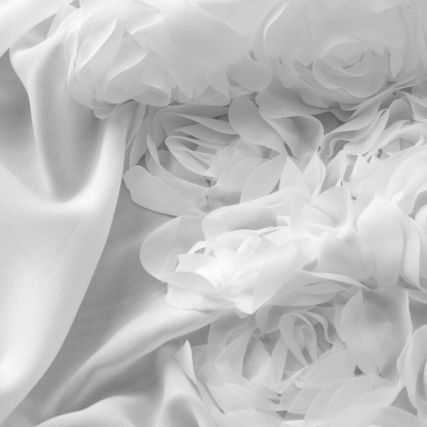 Bijela šifonska zavjesa ukrašena 3D aplikacijom ruže, 140x250 cm - ROSES8 - Eva Minge