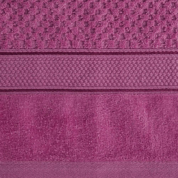 Pahuljasti ručnik s reljefnim karo uzorkom i rubom od velura 500 g/m2 Jessi (09) 70 X 140 cm ružičasti