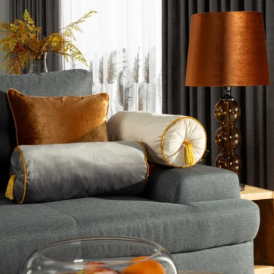 Ukrasni jastuk valjak od baršuna s ukrasnim resicama Velvet 70