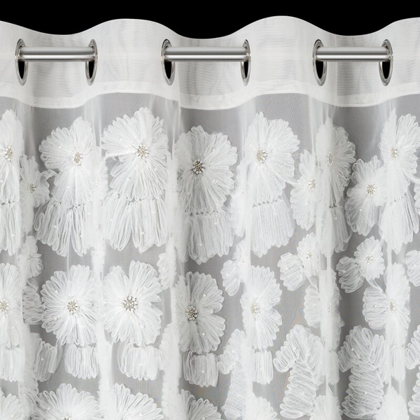 Bijela mrežasta zavjesa ukrašena cvijećem i malim 3D perlicama, 140x250 cm- JASMIN 3 Eva Minge
