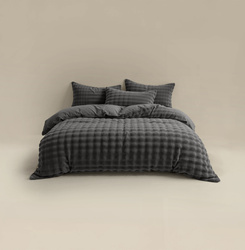 Lijepa i topla posteljina 140x220, pomponi od umjetnog krzna 