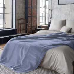 Debela deka CLARA 220x240 s izvezenim logotipom PIERRE CARDIN 700 GSM