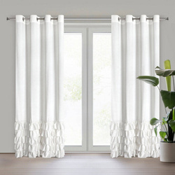 Gotova baršunasta zavjesa s volanima i ukrasnim kamenčićima Carli 140 x 250 cm