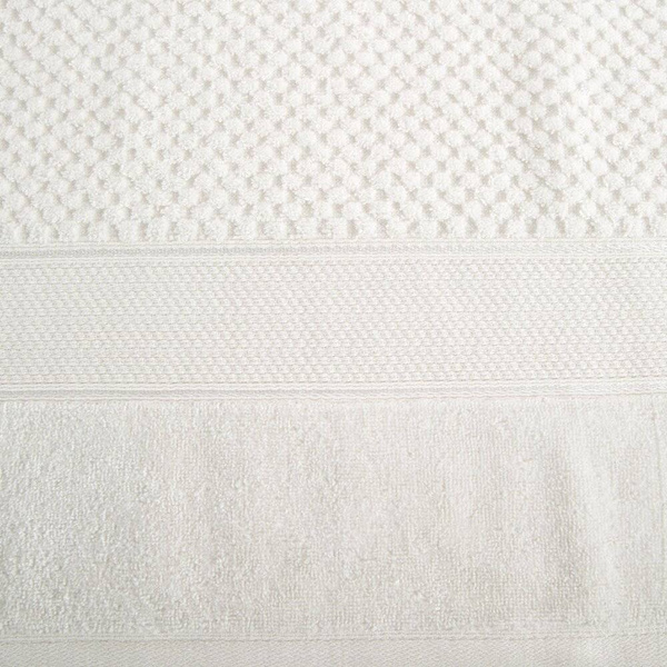 Pahuljasti ručnik s reljefnim karo uzorkom i rubom od velura 500 g/m2 Jessi (02) 70 X 140 cm krem
