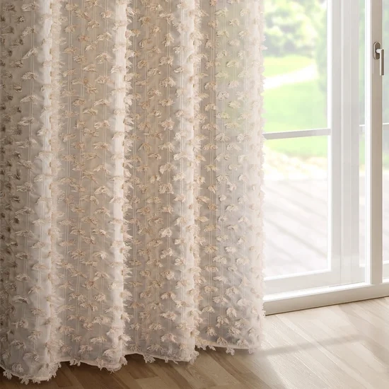 EVA MINGE gotova zavjesa 135x250 od šifonske tkanine ukrašena pomponima s dodatkom sjajnog konca AURELIA