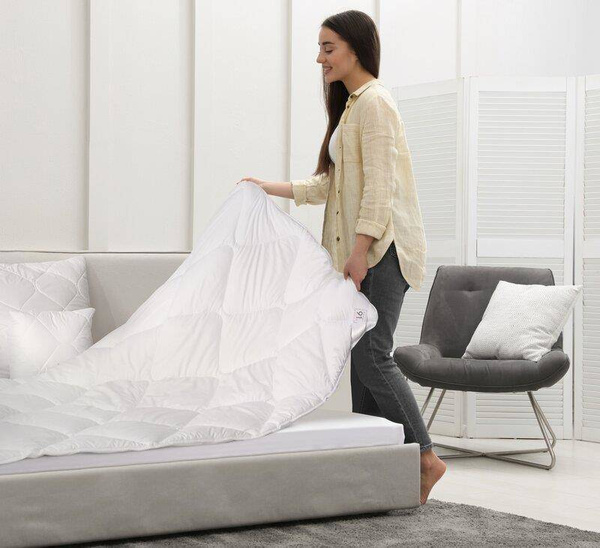 Antialergijski jastuk 70x90 s punjenjem od elastičnih poliesterskih vlakana SILVER COLLECTION