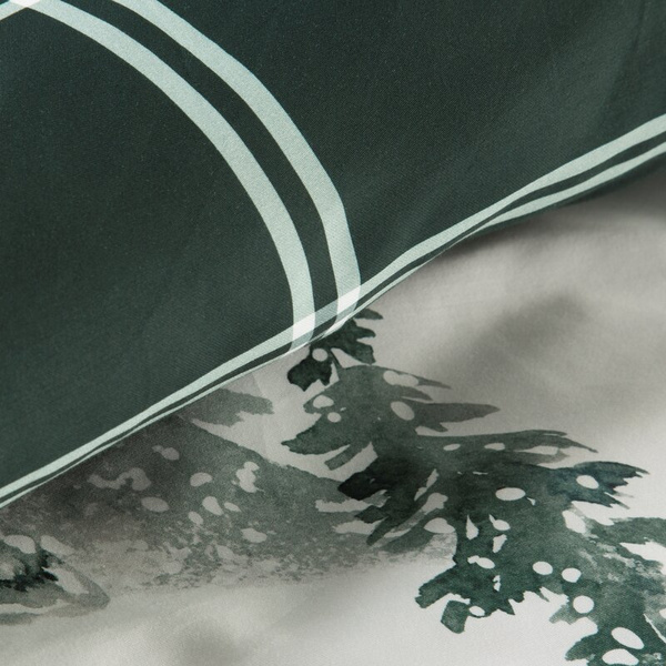 Božićni set posteljine 160x200 cm od pamučnog satena, bijela, tamnozelena, ukrašen zimskim printom, božićna drvca ZIMA