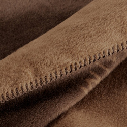 Pamučno-akrilna topla deka 220x240 cm s geometrijskim printom ELEGANTE Eva Minge