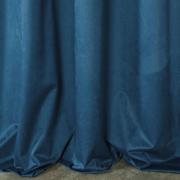 Zavjesa od jednobojnog mekog baršuna 140x250 cm tamno plava ROSA